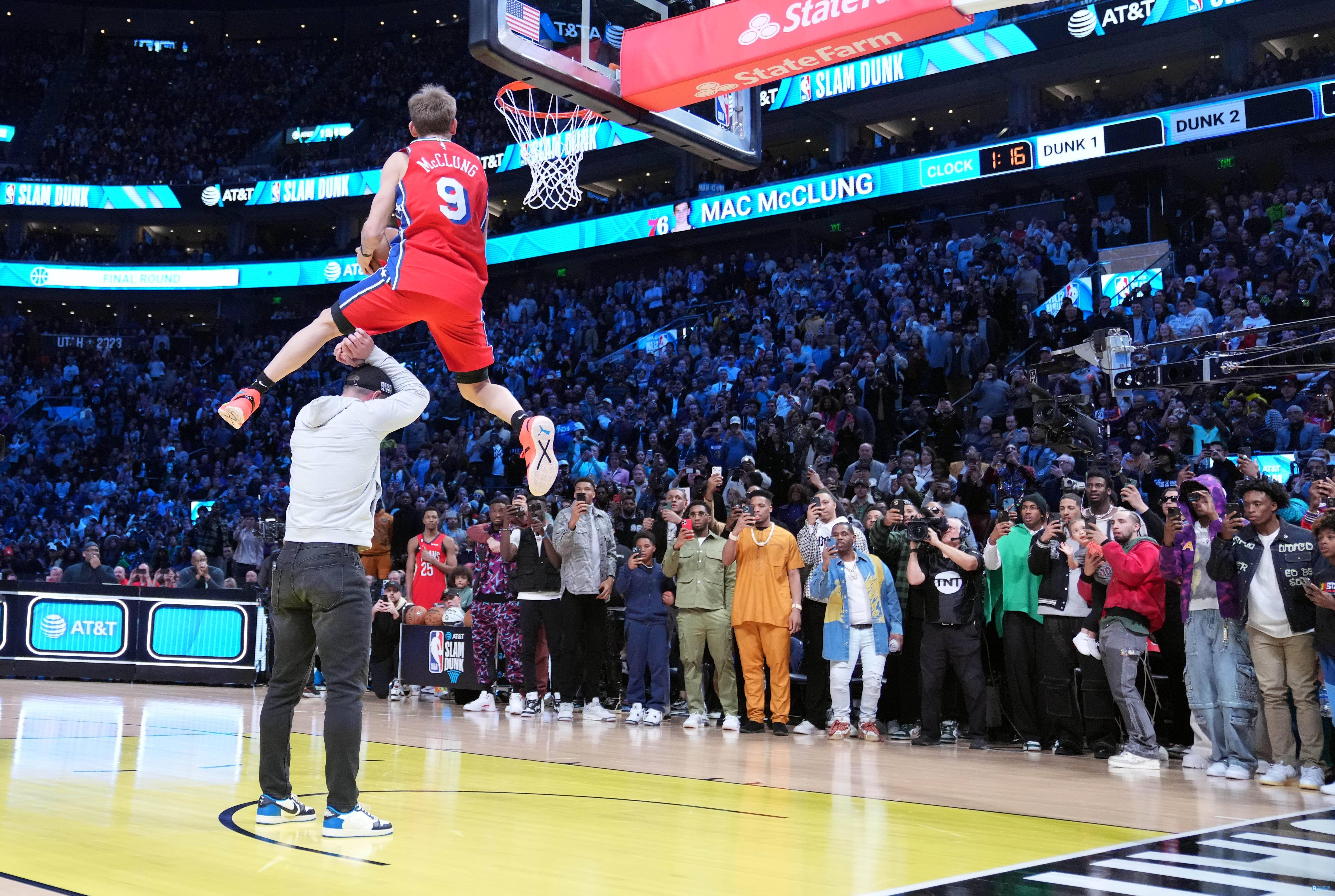 NBA球员在国际比赛中展现实力获胜