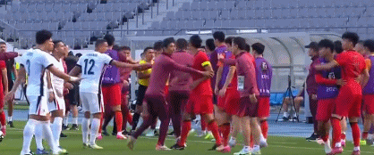 关于紧张的比赛中两队互有胜负,谁最终获胜?的信息 关于紧张的比赛中两队互有胜负,谁最终获胜?的信息