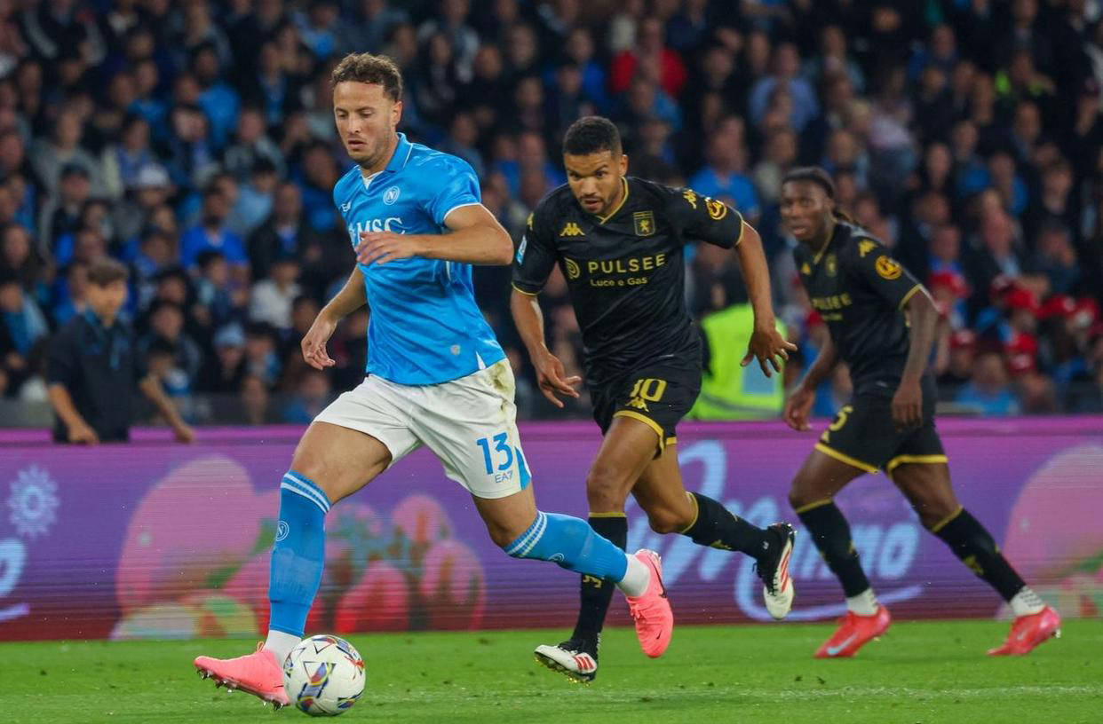 亚特兰大客场斩获三分,球队士气高涨 亚特兰大客场斩获三分,球队士气高涨