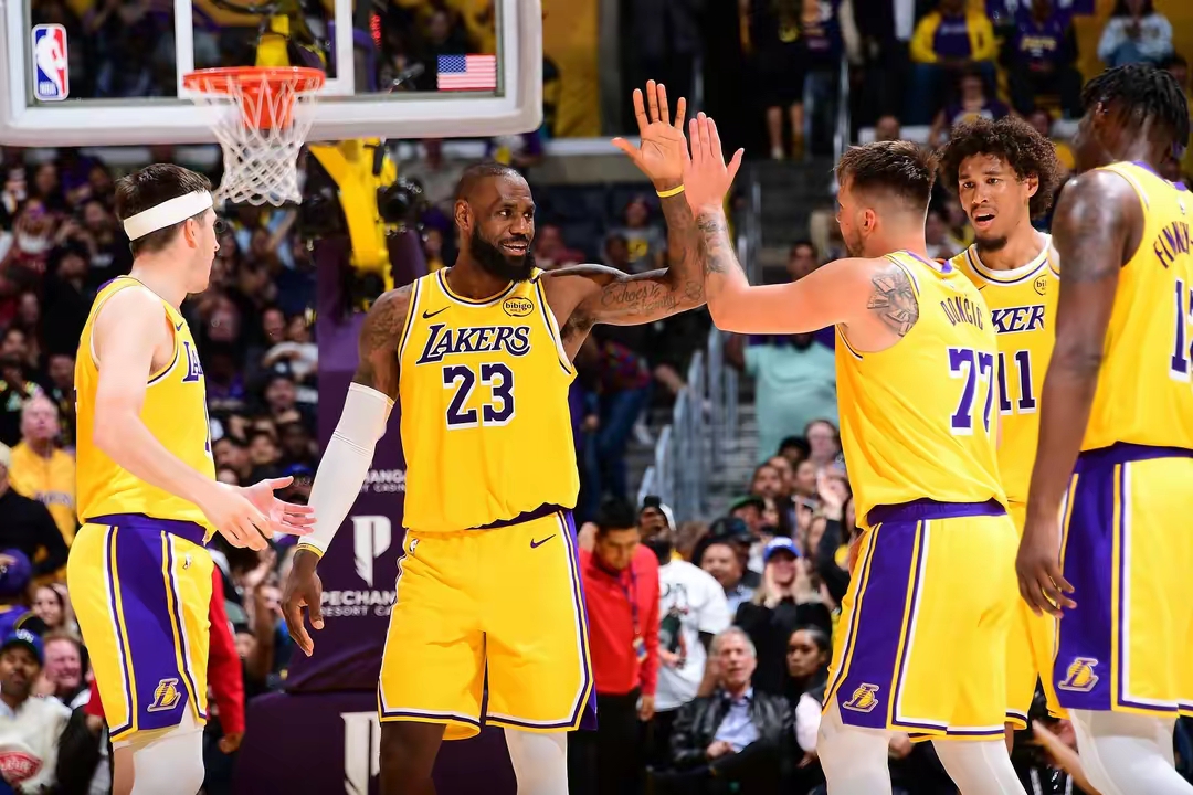 勇士击败湖人,豪取四连胜 勇士击败湖人,豪取四连胜