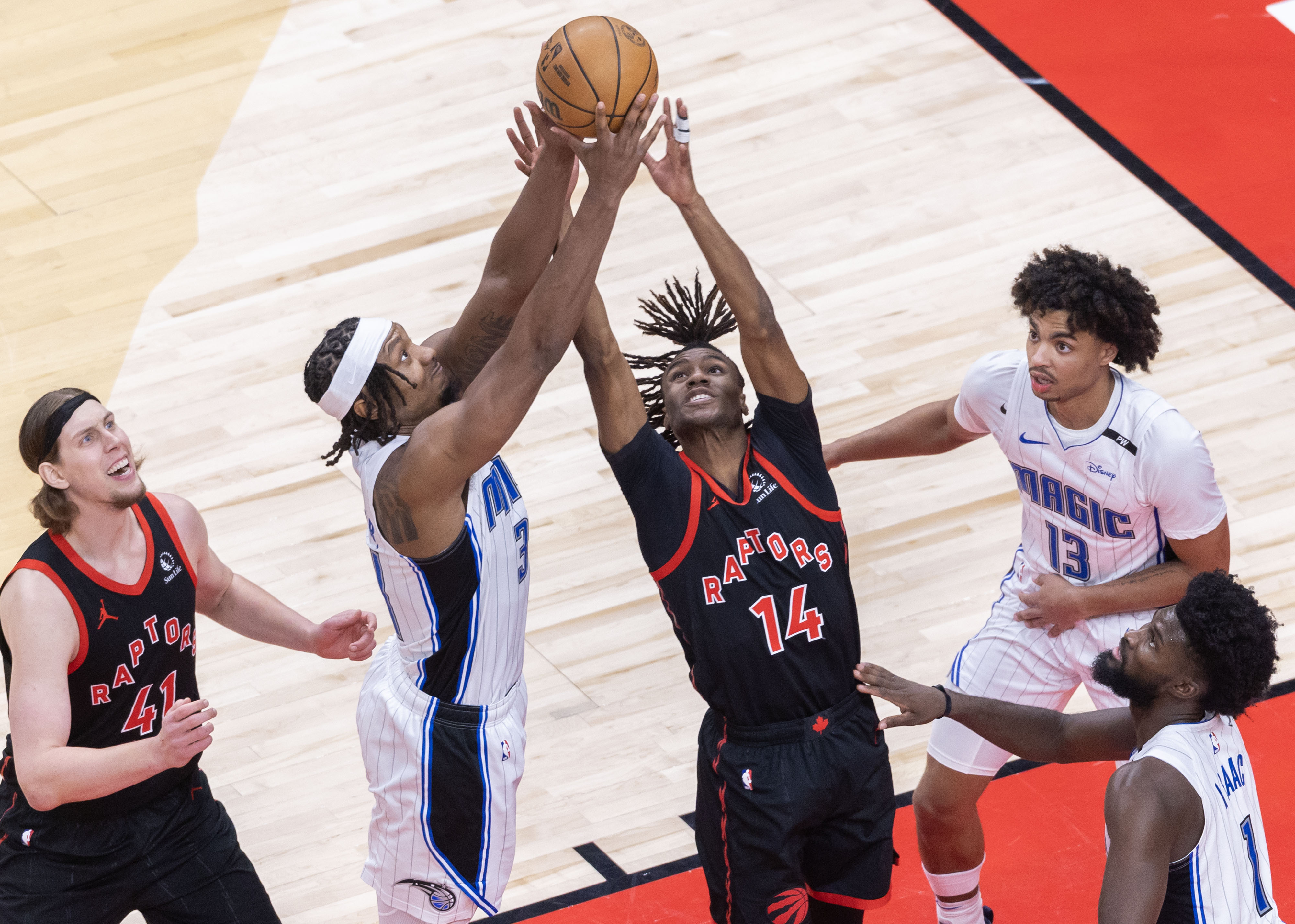 猛龙主场战胜黄蜂,追随东部第一 猛龙主场战胜黄蜂,追随东部第一