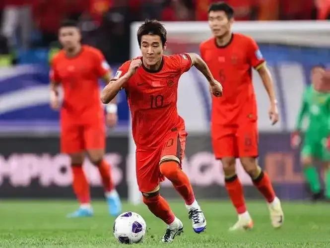 包含中国顶级足球联赛即将拉开帷幕，球队实力备受瞩目的词条